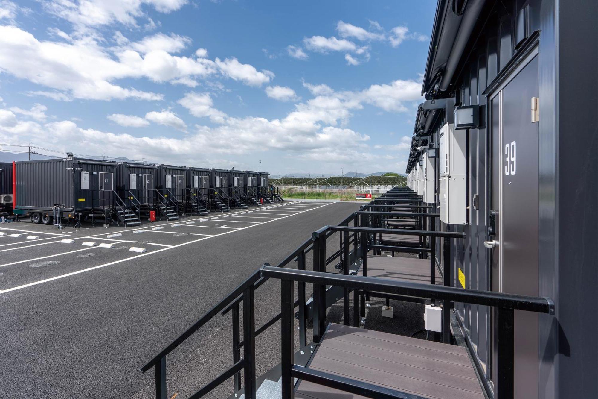 Hotel R9 The Yard Kanra Екстериор снимка